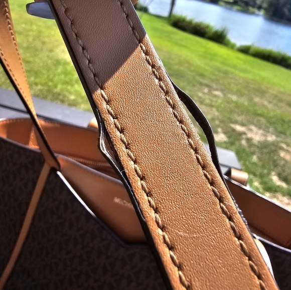 Michael Kors purse - Picture 3 of 3